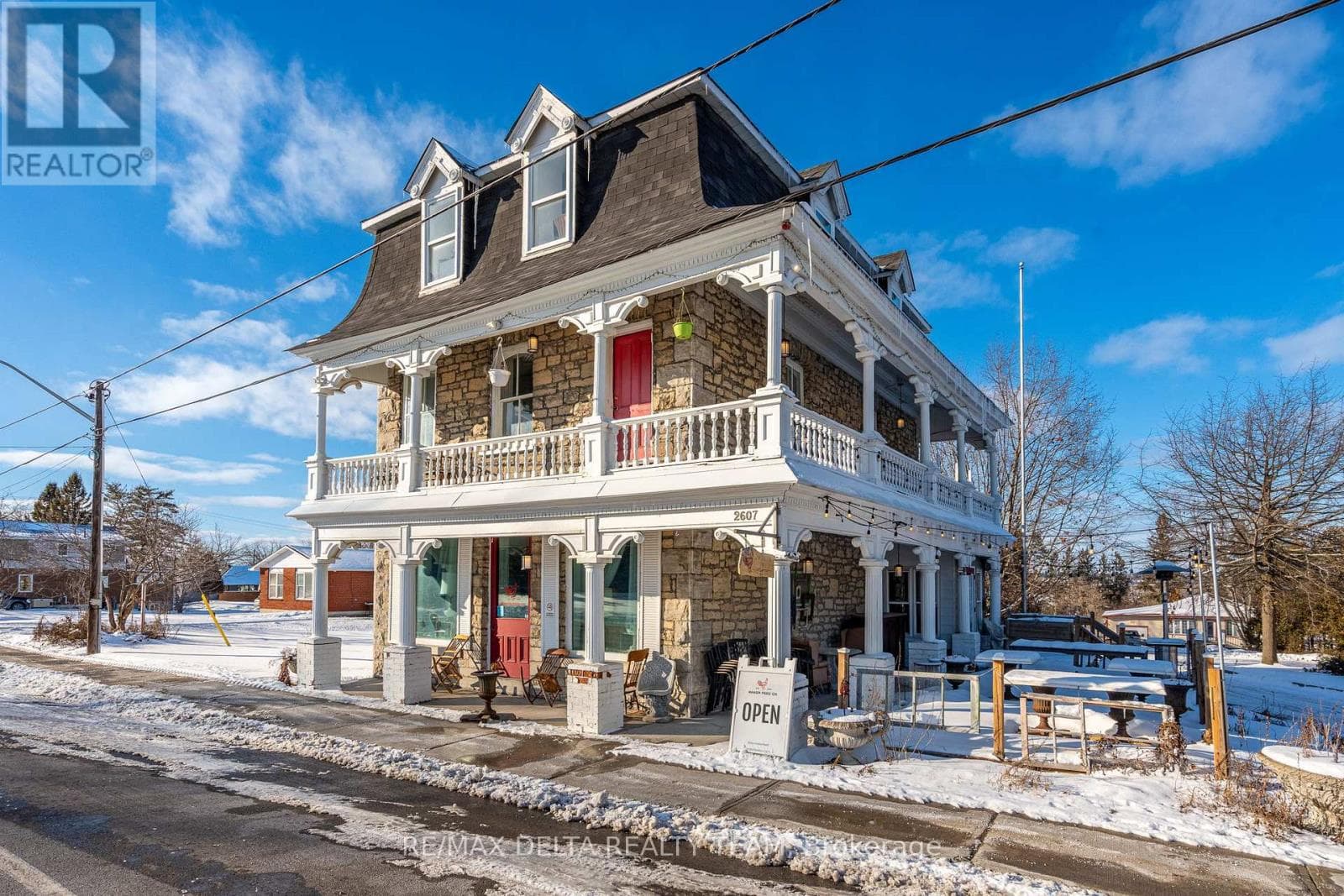2607 Old Montreal Road