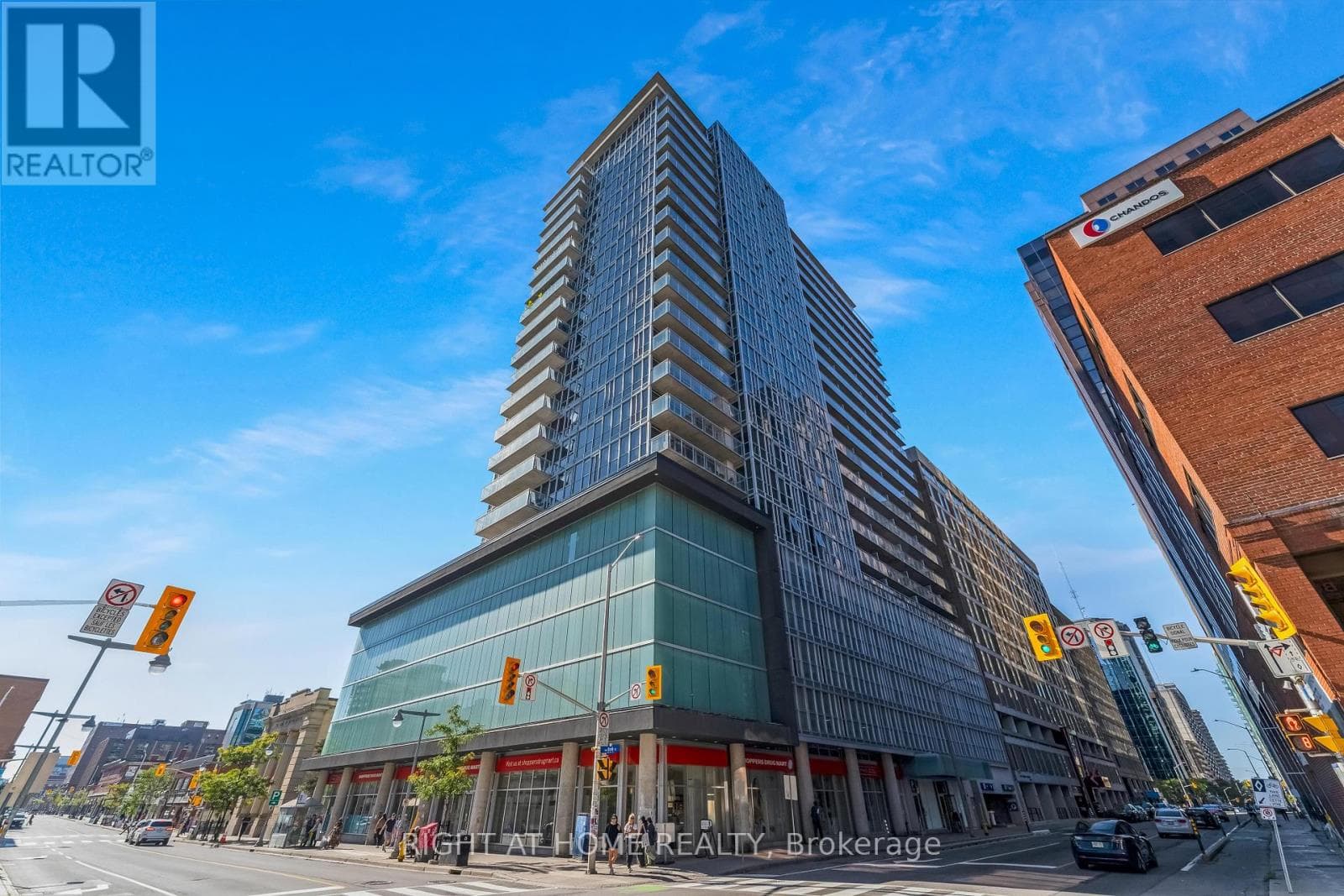 2010 - 324 Laurier Avenue W