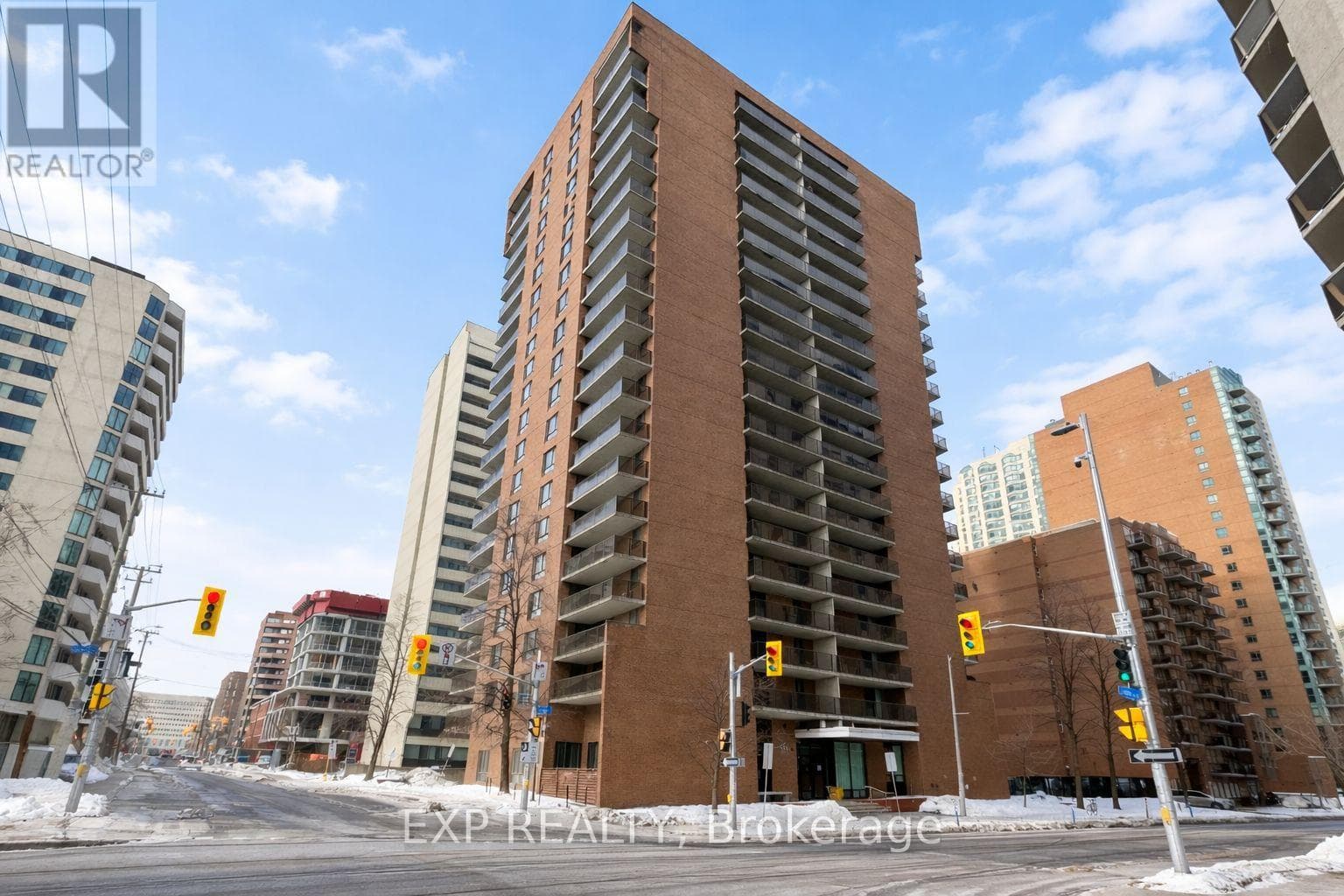 705 - 475 Laurier Avenue W