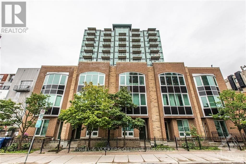 602 - 134 York Street