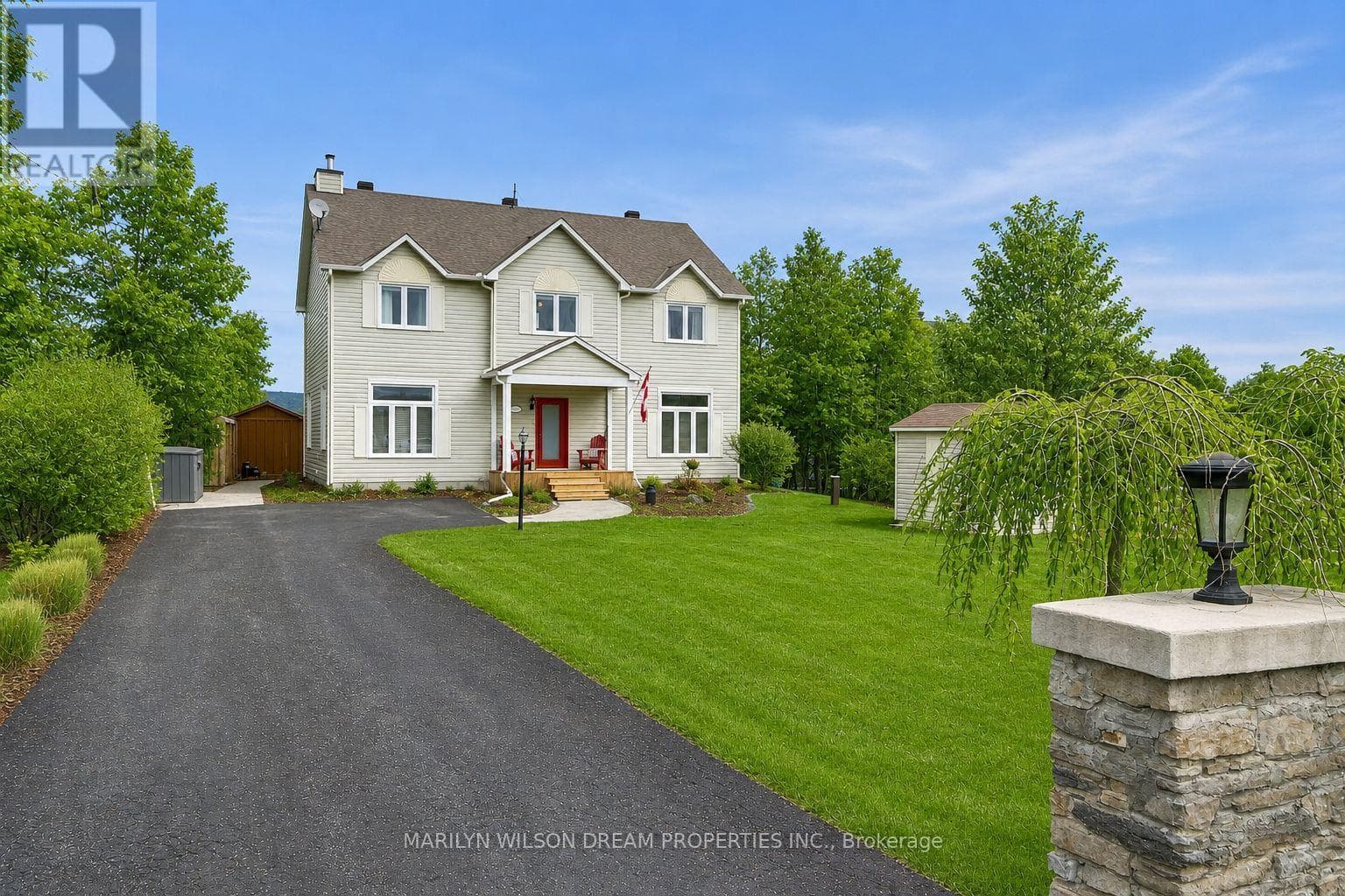 3276 Barlow Crescent
