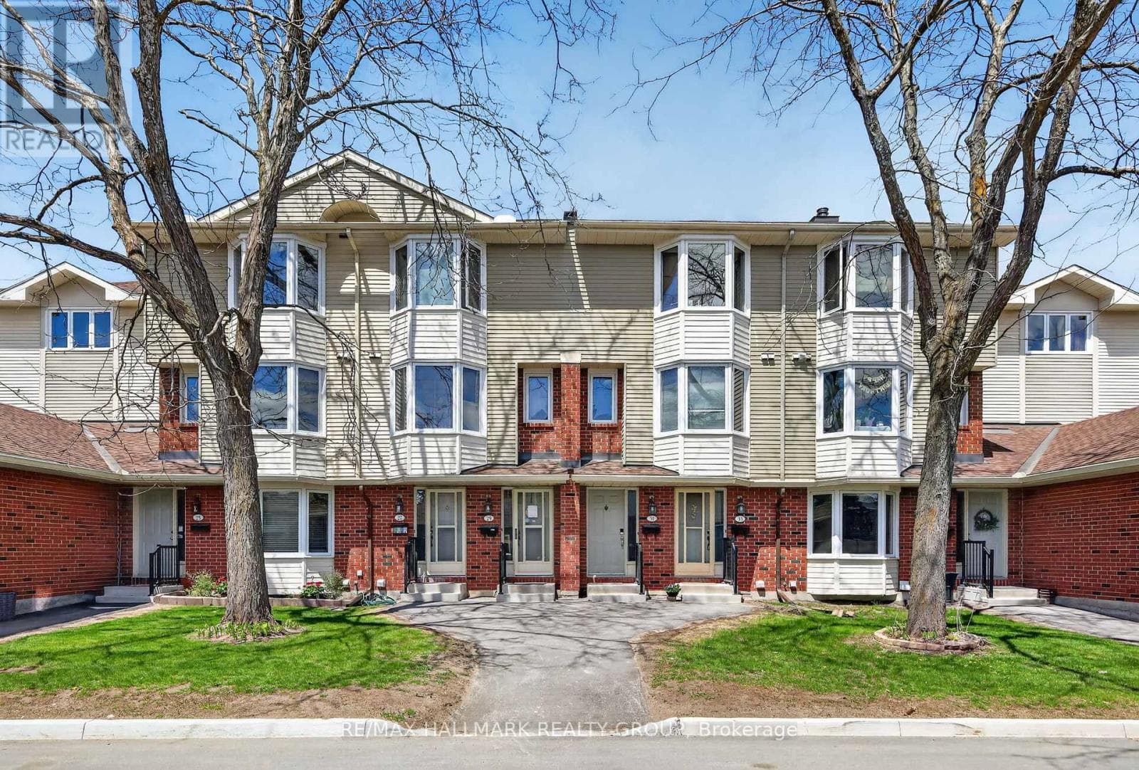 33 Haxby Private