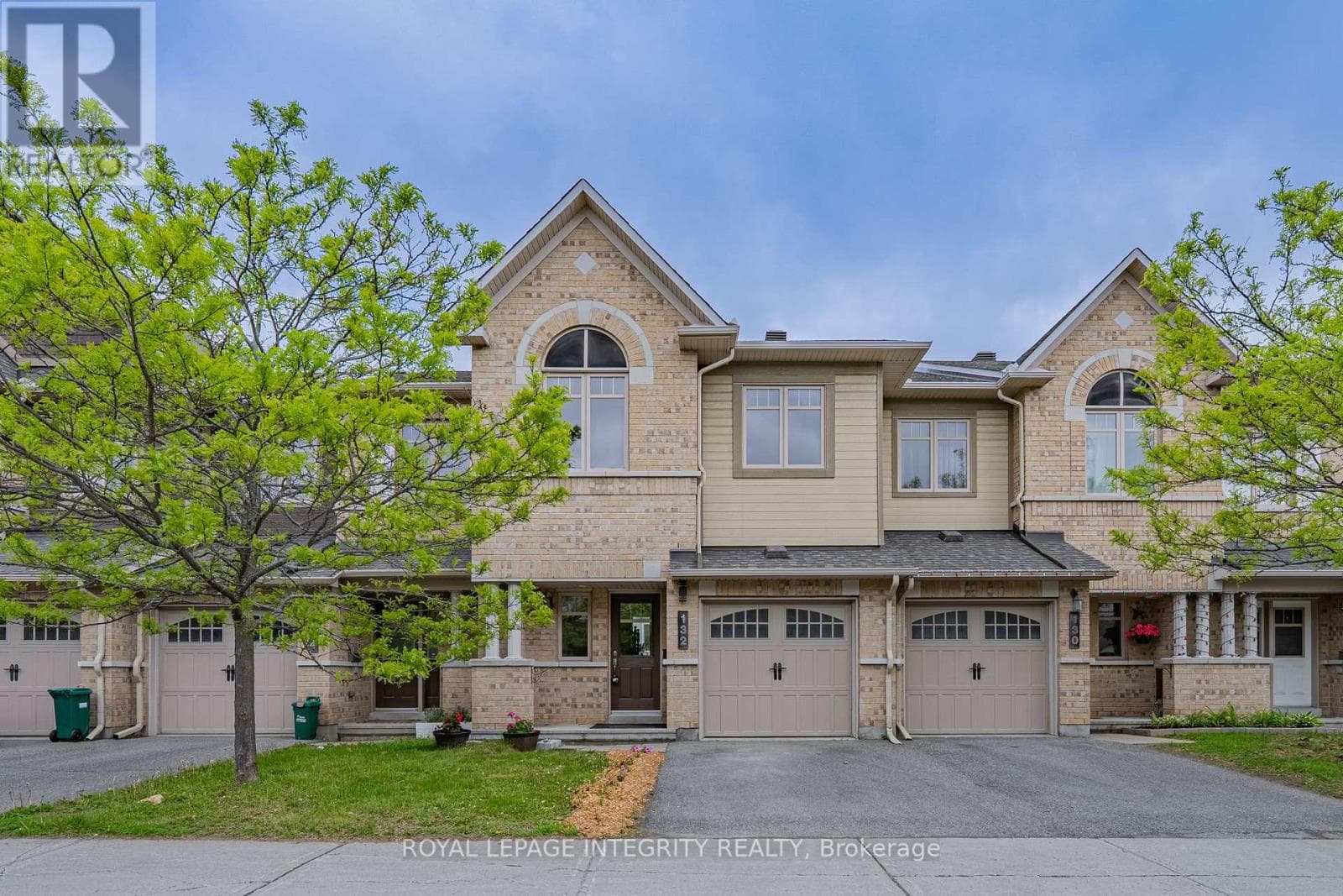 132 Mancini Way E
