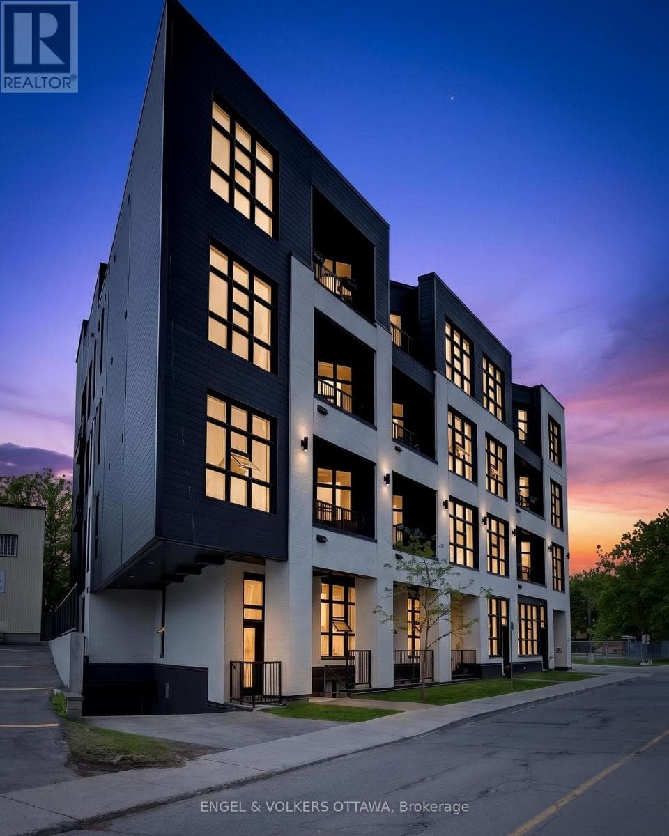 102 - 101 Pinhey Street