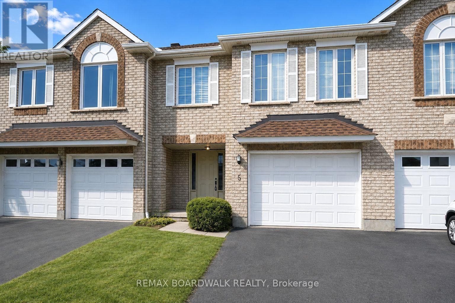 5 Maple Park Private