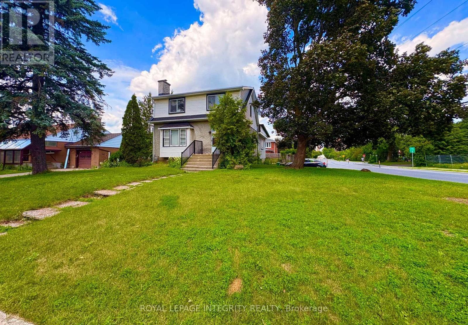 1085 Richard Avenue