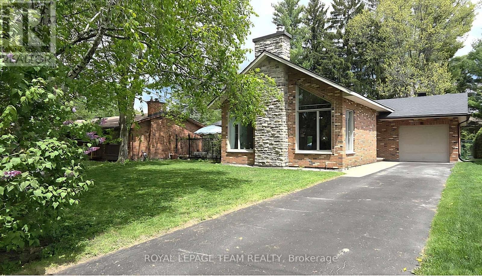 33 Rutherford Crescent