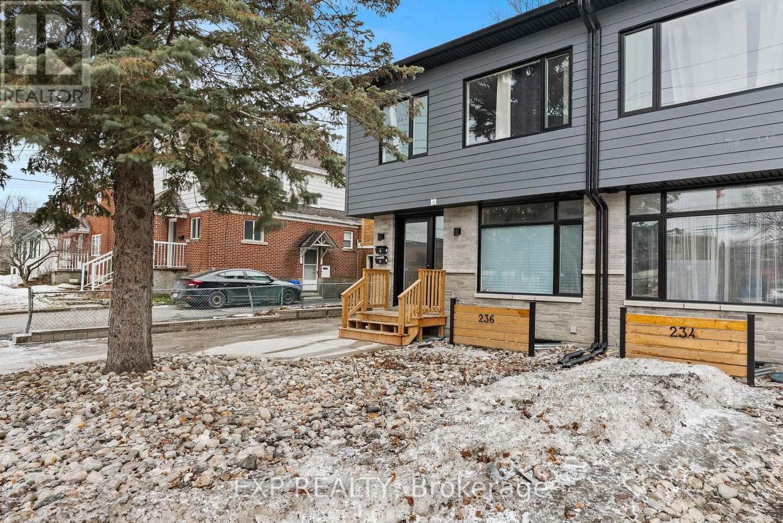 236 Woodroffe Avenue N