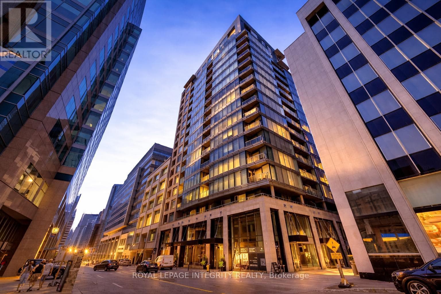 802 - 101 Queen Street