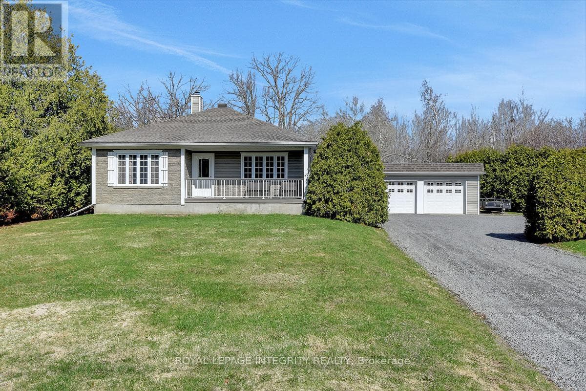 1099 Old Montreal Road