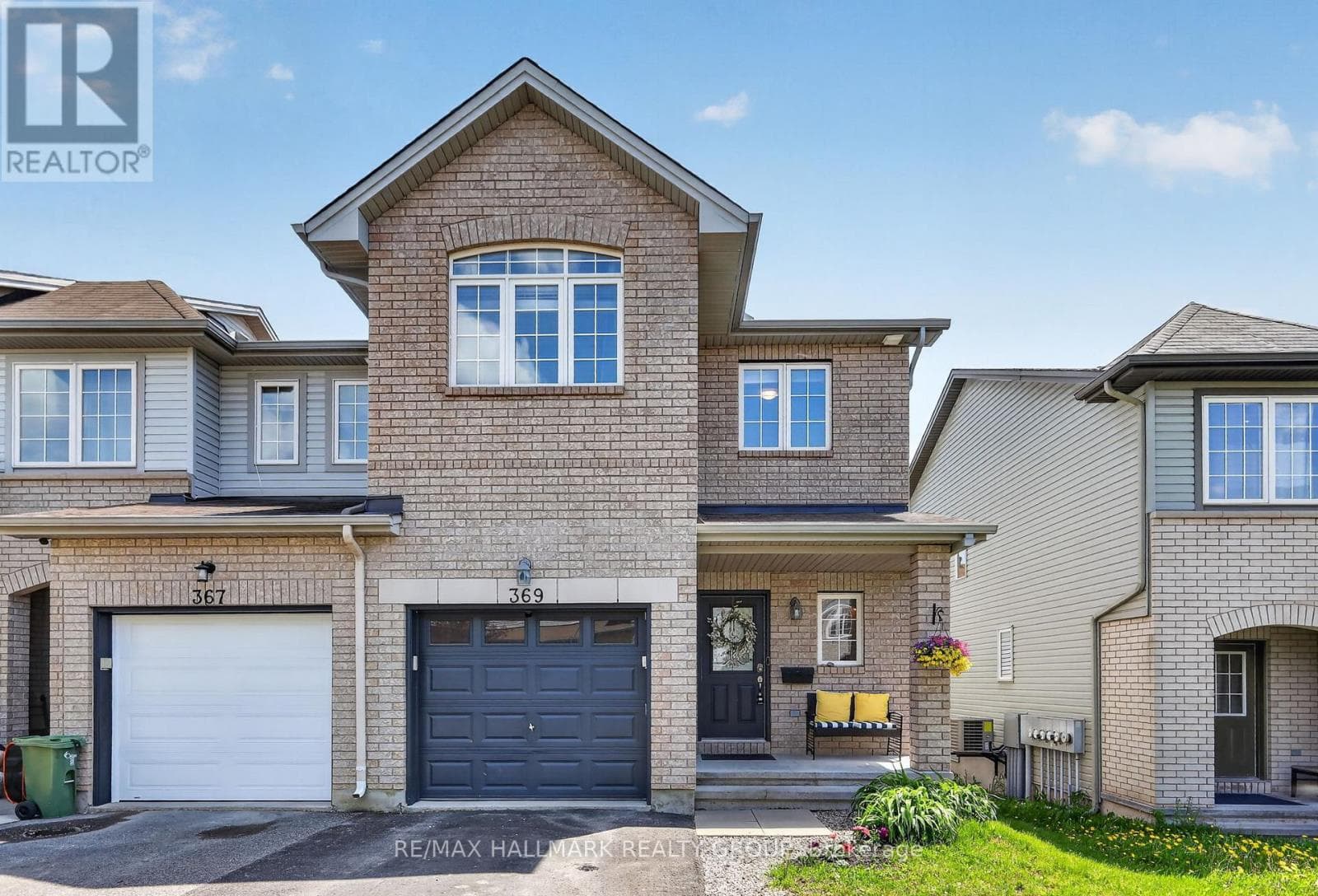 369 Rolling Meadow Crescent
