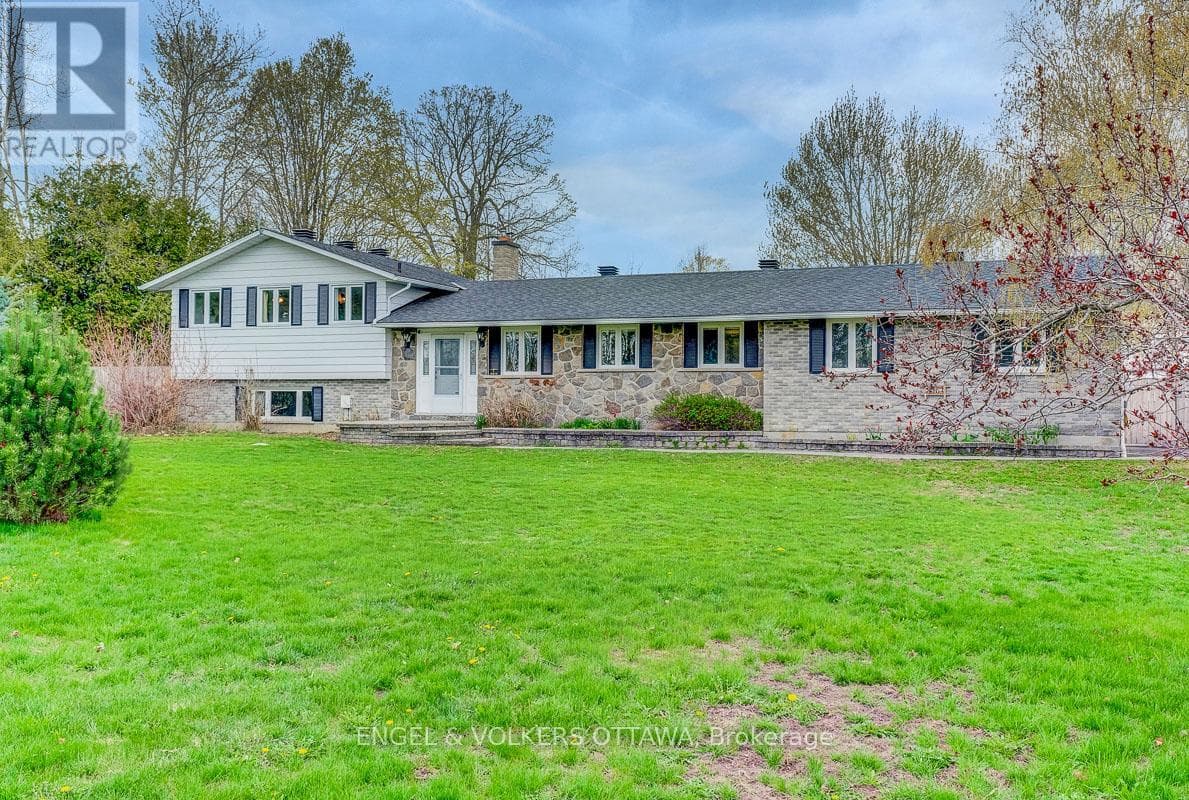 2963 Roger Stevens Drive E