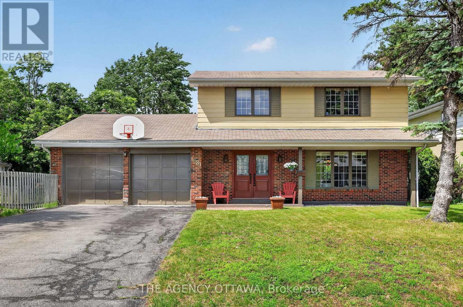 1681 Amberdale Crescent
