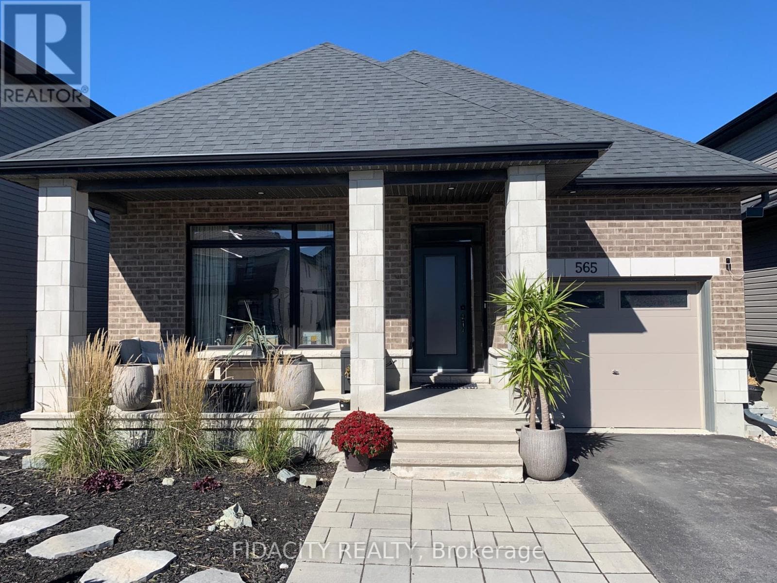 565 Bobolink Ridge